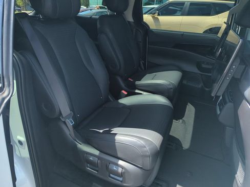 Used 2025 Kia Carnival SX Prestige FWD image 37