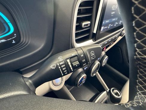 Used 2025 Hyundai Venue SEL FWD image 22