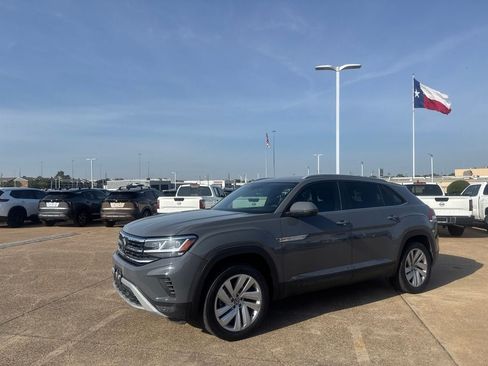 Used 2021 Volkswagen Atlas Cross Sport SE FWD image 9