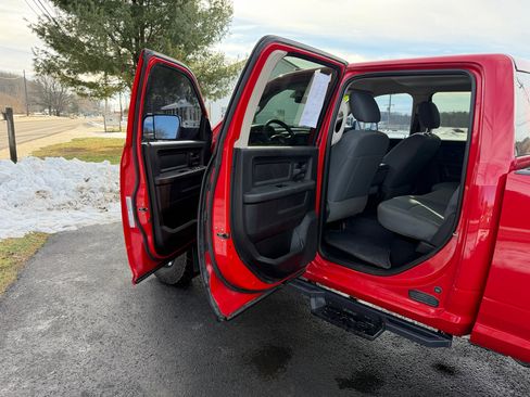 Used 2018 RAM 2500 Tradesman w/ Chrome Appearance Group image 36