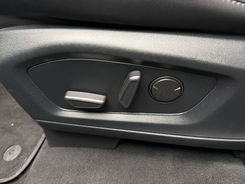 Used 2023 Ford Explorer XLT w/ Equipment Group 202A image 9