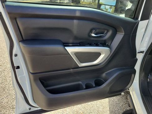 Used 2024 Nissan Titan SV w/ SV Convenience Package RWD image 8