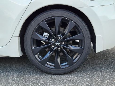 Used 2023 Nissan Maxima SR w/ Sport Mat Group image 14