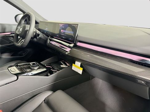 New 2026 BMW i5 eDrive40 w/ M Sport Package AWD/4WD image 29