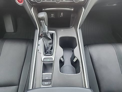 Used 2018 Honda Accord EX image 23