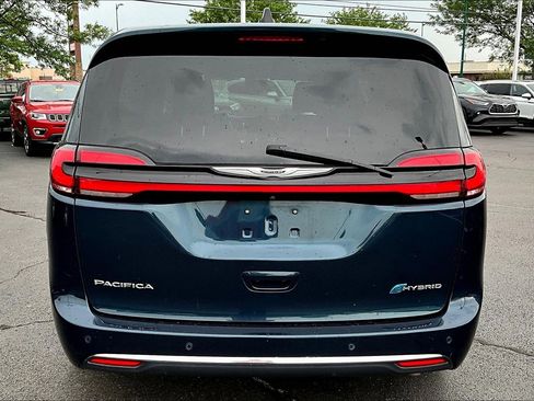 Used 2023 Chrysler Pacifica Touring-L FWD image 9