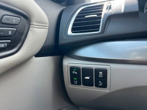 Used 2018 Acura RDX AWD w/ Advance Package image 19