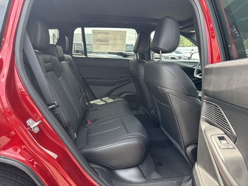 New 2026 Jeep Cherokee Overland w/ Advanced Pro Tech Group AWD/4WD image 15