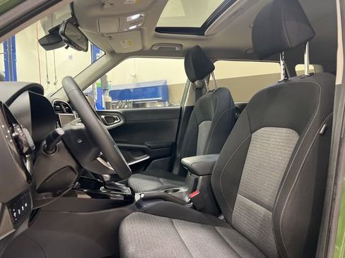 Used 2023 Kia Soul EX image 9