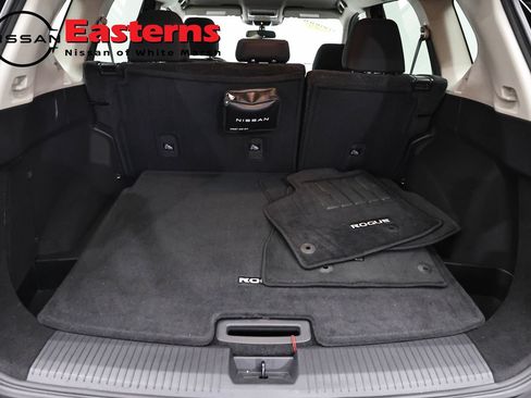 Used 2023 Nissan Rogue S AWD/4WD image 9