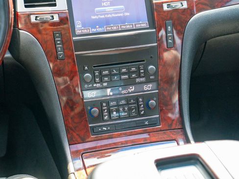 Used 2013 Cadillac Escalade Premium AWD/4WD image 25