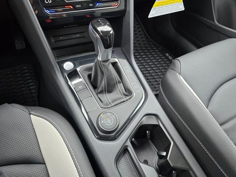 New 2025 Volkswagen Taos SEL image 31