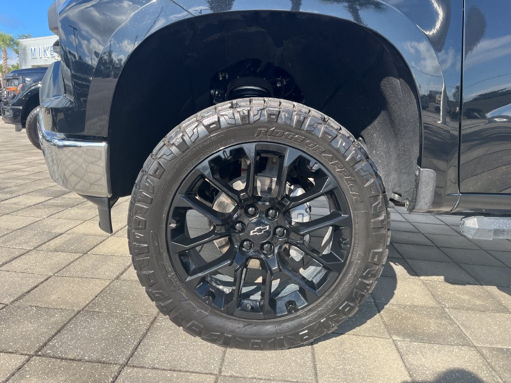 Used 2024 Chevrolet Silverado 1500 W/T w/ WT Value Package AWD/4WD image 10