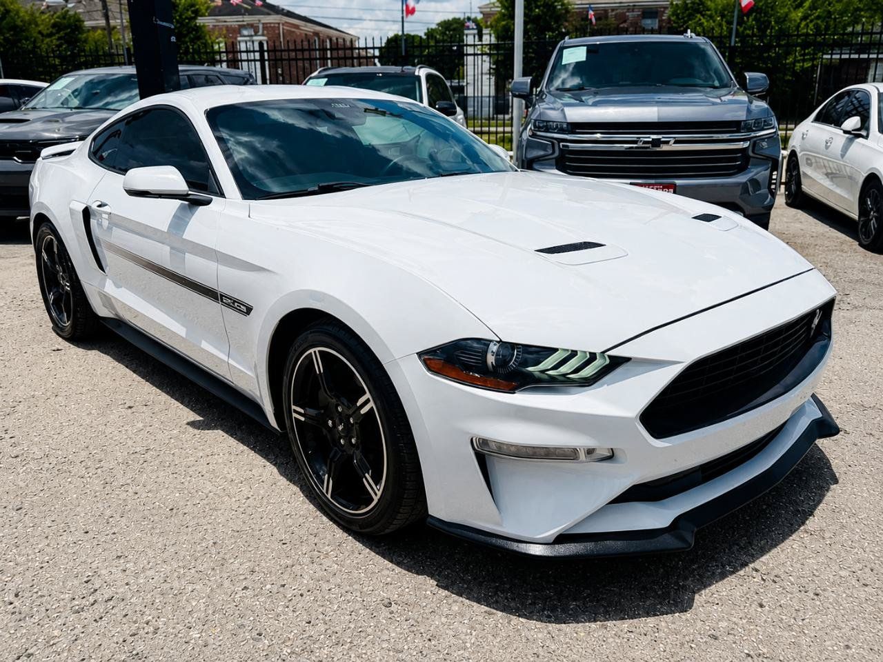 Used 2019 Ford Mustang GT Premium w/ Equipment Group 401A RWD image 3