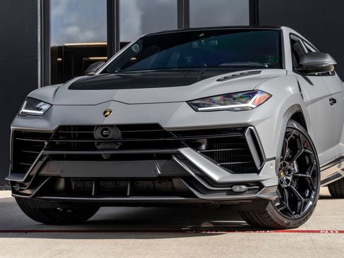 Used 2024 Lamborghini Urus Performante AWD/4WD image 3