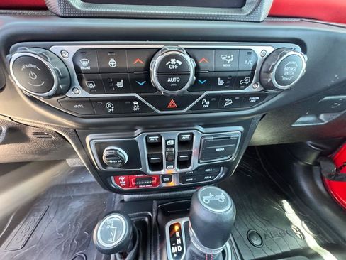 Used 2018 Jeep Wrangler Unlimited Rubicon AWD/4WD image 29