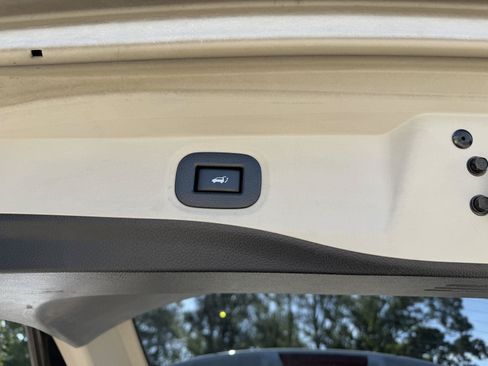Used 2018 Nissan Rogue SV AWD/4WD image 24