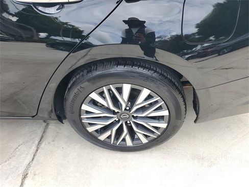 Used 2024 Nissan Altima 2.5 SV image 9