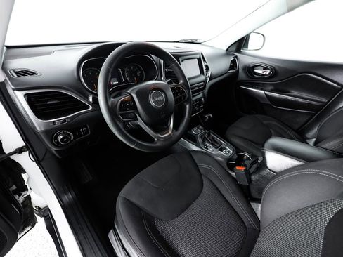 Used 2019 Jeep Cherokee Latitude w/ Popular Appearance Group FWD image 21