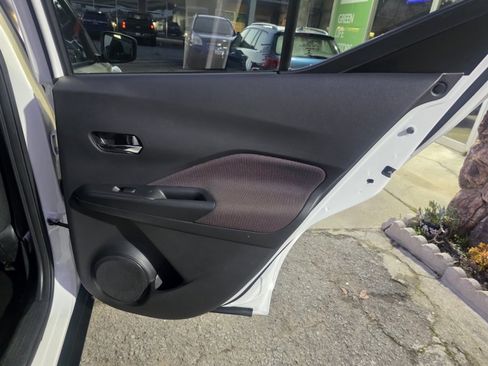 Used 2020 Nissan Kicks SV image 16