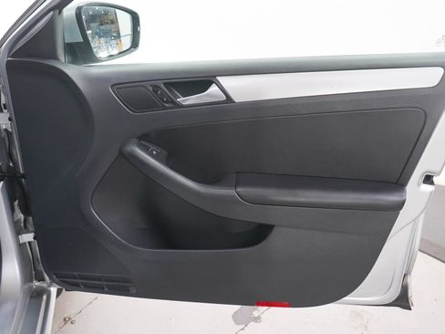 Used 2014 Volkswagen Jetta SE FWD image 9