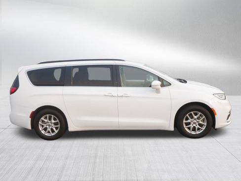Used 2022 Chrysler Pacifica Touring-L FWD image 8