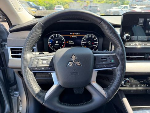 Used 2024 Mitsubishi Outlander SE AWD/4WD image 15