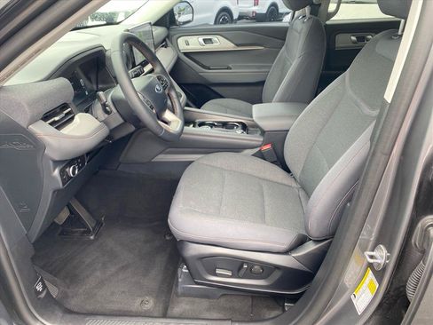 Used 2025 Ford Explorer Active AWD/4WD image 9