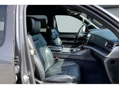 Used 2024 Jeep Wagoneer Series II w/ Flexible Seating Group image 8