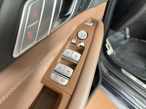 Used 2022 BMW X7 xDrive40i w/ M Sport Package AWD/4WD image 15