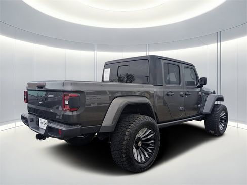 Used 2024 Jeep Gladiator Sport image 3