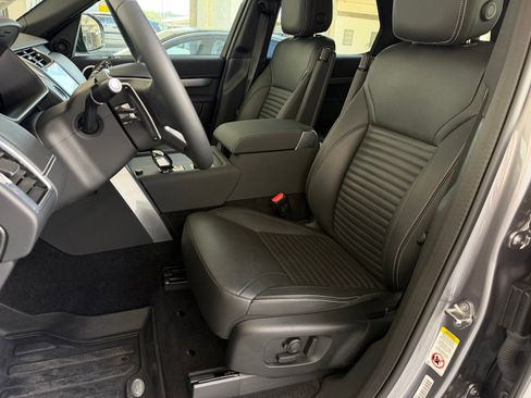 Used 2024 Land Rover Discovery Dynamic SE image 11