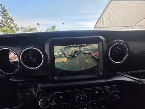 Used 2021 Jeep Wrangler Unlimited Sahara image 21