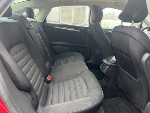 Used 2015 Ford Fusion SE image 14
