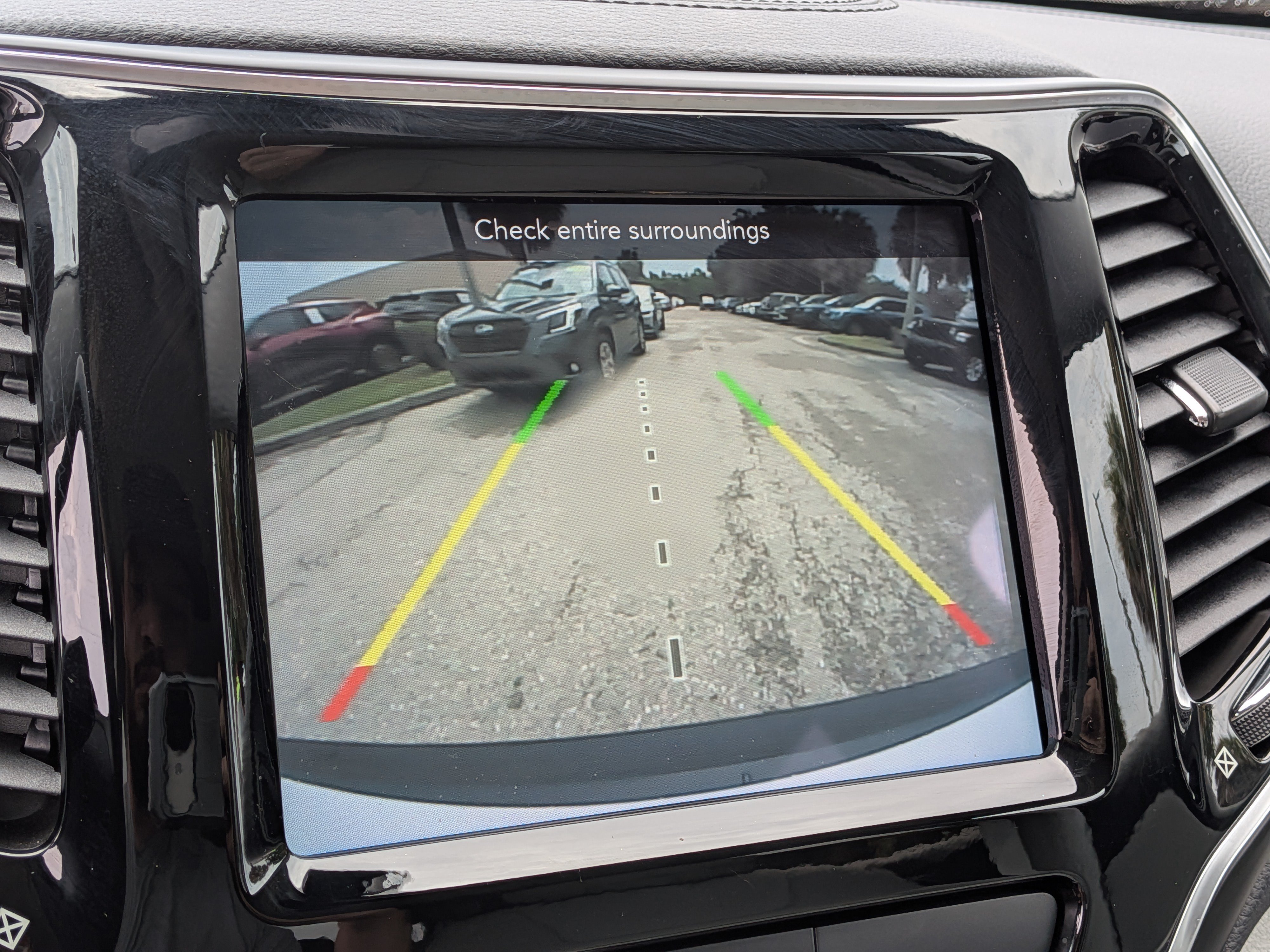 Used 2020 Jeep Cherokee Limited FWD image 32