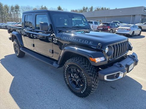 Certified 2025 Jeep Gladiator Sport image 7