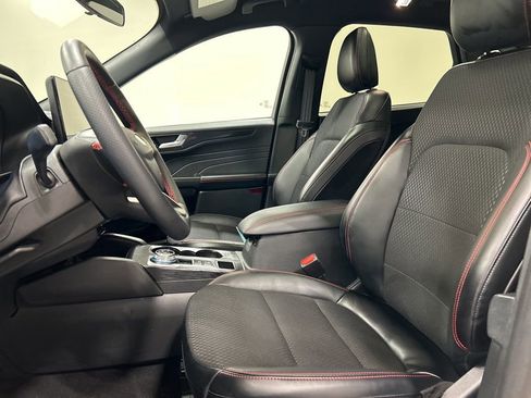 Used 2025 Ford Escape ST-Line w/ Tech Pack #1 image 9