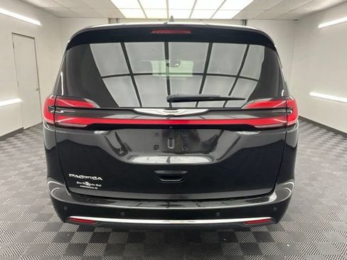 Used 2023 Chrysler Pacifica Touring-L FWD image 22
