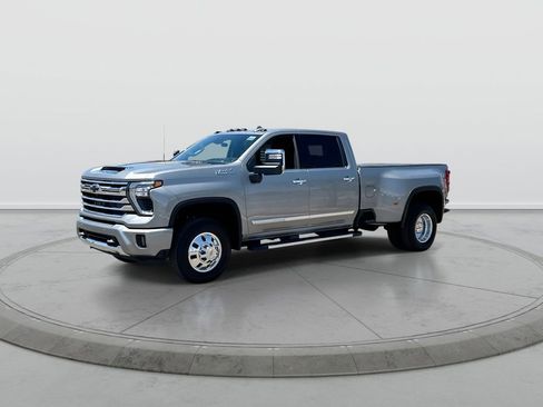 Used 2026 Chevrolet Silverado 3500 High Country w/ High Country Premium Package AWD/4WD image 4