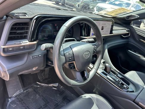 Used 2024 Toyota Crown Platinum AWD/4WD image 20
