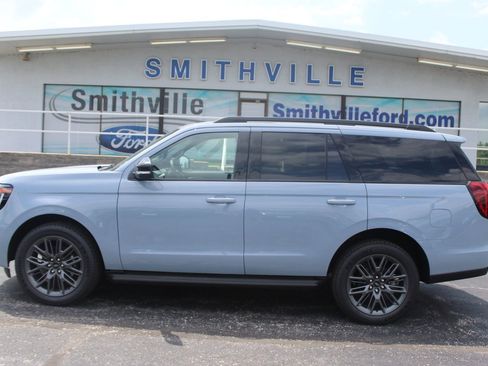 New 2026 Ford Expedition Platinum w/ Stealth Appearance Package AWD/4WD image 3