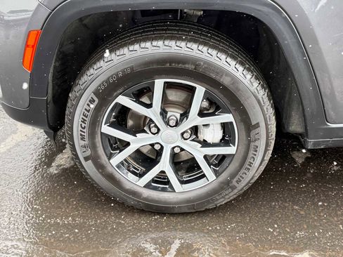 Used 2024 Jeep Grand Cherokee Limited image 9