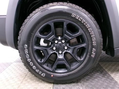 Used 2022 Jeep Cherokee Trailhawk w/ Trailer Tow Group image 16