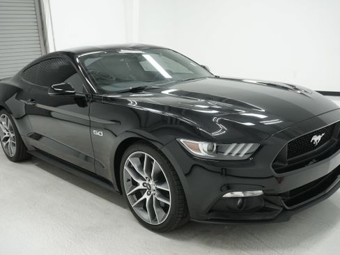 Used 2017 Ford Mustang GT Premium w/ Equipment Group 401A RWD image 3