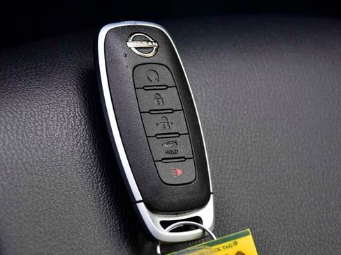 Used 2025 Nissan Sentra SR w/ SR Premium Package image 26