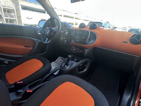 Used 2016 smart fortwo passion RWD image 12
