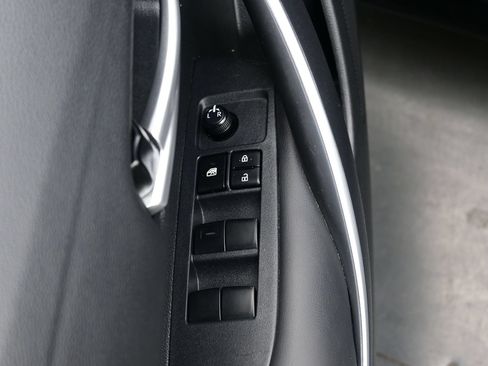 Used 2023 Toyota Corolla SE w/ Carpet Mat Package (TMS) FWD image 10