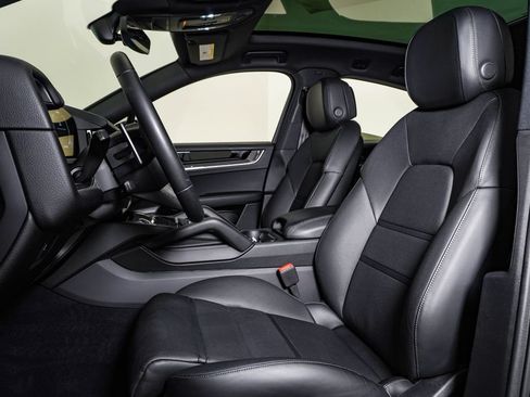Certified 2025 Porsche Cayenne E-Hybrid Coupe AWD/4WD image 5