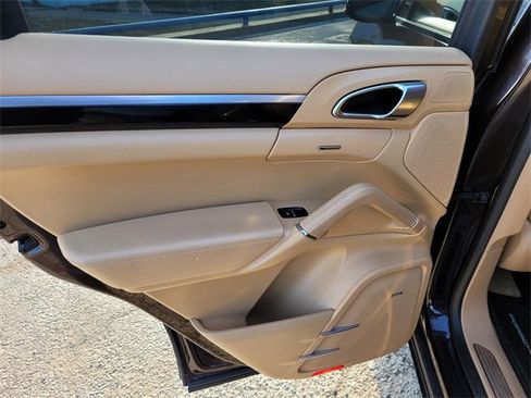 Used 2017 Porsche Cayenne Platinum Edition image 14