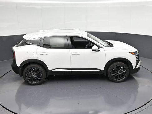 Used 2025 Nissan Kicks SR FWD image 24